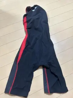 arena アリーナ　スポーツ用水着 黒/赤　Fina認証