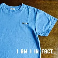 I AM I IN FACT... ワンポイント刺繍Tシャツ ライトブルーのサムネイル