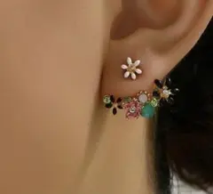 新品未使用 キラキラ輝く季節のいろいろな小さい花が可愛いスタッドピアス2個セット