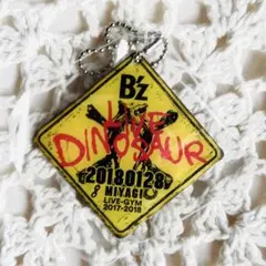 日付入り会場限定チャーム B'z LIVE DINOSAUR キーホルダー B'z LIVE-GYM DINOSAUR 東京会場限定チャーム - メルカリ