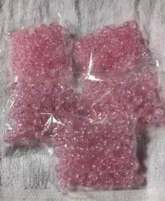 ピンクのプラスチックビーズ 5袋