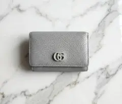 GUCCI 三つ折り 財布 プチマーモント GGエンブレム グレー - メルカリ