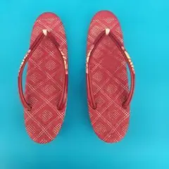 赤色模様入り草履