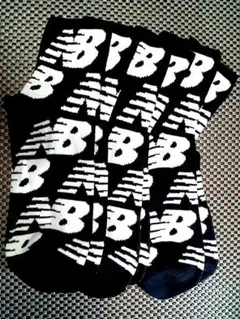 ①希少レア♥25−27cmニューバラNew Balance ロゴデザイン 靴下