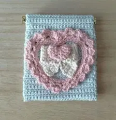 リボンとハートのバネ口ポーチ　かぎ針編み　編みもの　ポーチ　小物入れ　水色