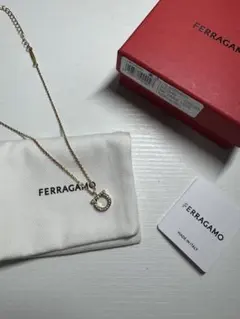 FERRAGAMO ガンチーニ クリスタルネックレス レディースのサムネイル