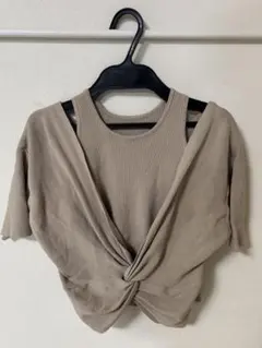 リブ編み ベージュ ツイストデザイン 半袖