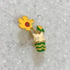 花瓶に入る猫のブローチ 花 アンティーク風 ヴィンテージ 海外製品