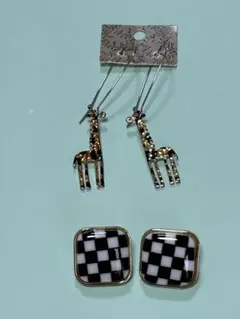 まとめ売りキリン型とチェック柄のピアスセット