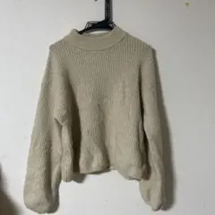クリーム色リブ編みニットハイネック