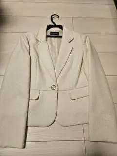 ホワイト ブラックボタン付きジャケット