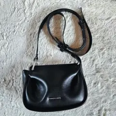 CHARLES & KEITH Lumen ルーメンパッドクロス ボディバッグ