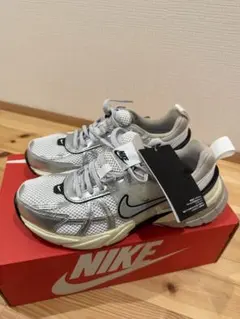 NIKE V2K RUN スニーカー Nike スニーカー シルバー　新品未使用