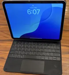 値下げ済み」iPad10世代Blue Bluetooth Keyboard付き - メルカリ