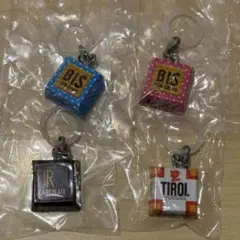 バンダイガチャ　チロルチョコ　めじるしアクセサリー　4個セット