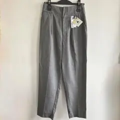 グレー ワイドパンツ