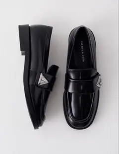 CHARLES & KEITH トライスメタリックアクセントローファー　ブラックのサムネイル