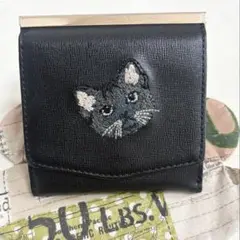 猫　刺繍　二つ折り財布
