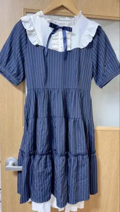 axes femme ワンピース　紺色