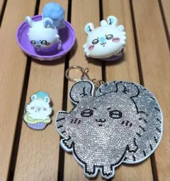 ちいかわ　モモンガ　4点　まとめ売り　フィギュア2、ピンバッヂ1、キーホルダー1