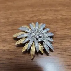 ヴィンテージ花型ブローチ シルバー ゴールド