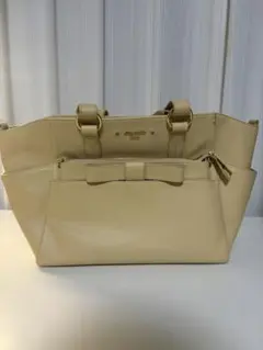 ベージュ リボン付き ハンドバッグ