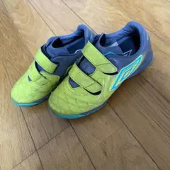 キッズサッカー　トレーニングシューズ