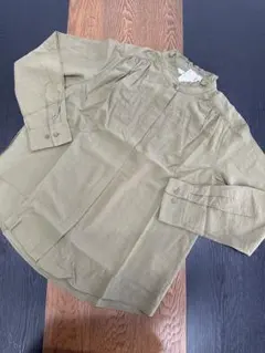ユニクロオリーブ色長袖シャツ フリル付き