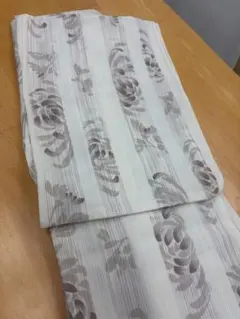浴衣　着物 白地 花柄 薄手