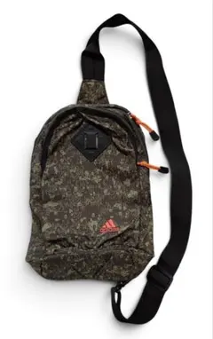 adidas デジタルカモ柄 ボディバッグ ショルダーバッグのサムネイル