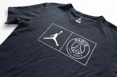 Jordan × Paris Saint‑Germain PSG ロゴTシャツのサムネイル