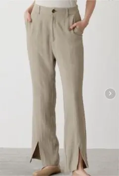 センタープレススリットフレアパンツ