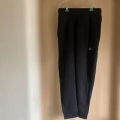 い　Nike ブラック ジャージパンツ