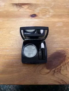 CHANEL オンブル　エサンシエル　222ジェイド　ファセッテ　アイシャドウ