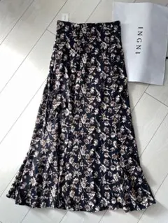 爆安セール！！　新品タグ付き　イング　INGNI 花柄スカート