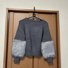 ファー付きグレーニット