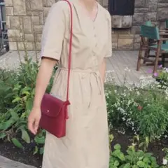 ベージュ　半袖ワンピース