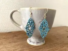 タティングレース＊ダイヤ型ピアス　ブルー