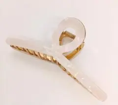 新品未使用♥パールホワイト ヘアクリップ ゴールドトリム　5cm ×11.5cm
