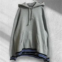 GU ジーユー　メンズパーカー フード付き　ポケット付き　カジュアル　Mサイズ