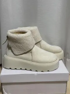 ホワイト スエード 厚底 ムートンブーツ　Mサイズ