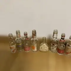 ミニチュアボトル 8本セット 空瓶のサムネイル