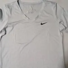Nike DRI-FIT ライトグレー VネックTシャツ