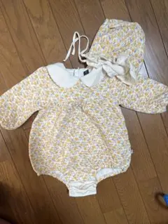 花柄ロンパースと帽子セット