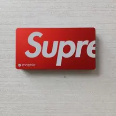 美品❗️Supreme モバイルバッテリー赤 Supreme（バッテリー/充電器 ・ レッド/赤色系）のフリマ