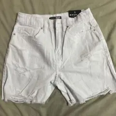 Fashion nova ホワイトデニムショートパンツ