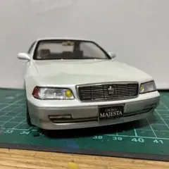 1/24 トヨタ クラウン マジェスタ プラモデル 完成品のサムネイル