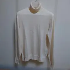 ユニクロ　メリノタートルネックセーター