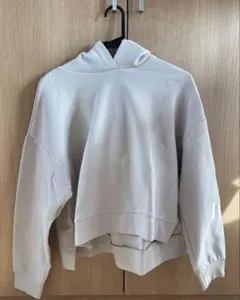 ライトグレー フード付き クロップドパーカー