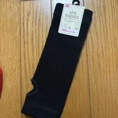 ダイソー ニット手首ウォーマー　指穴付き　ブラック　アームウォーマー